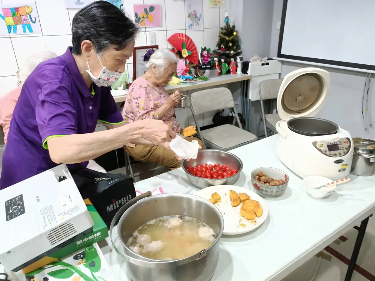捌捌陸食室共食現場